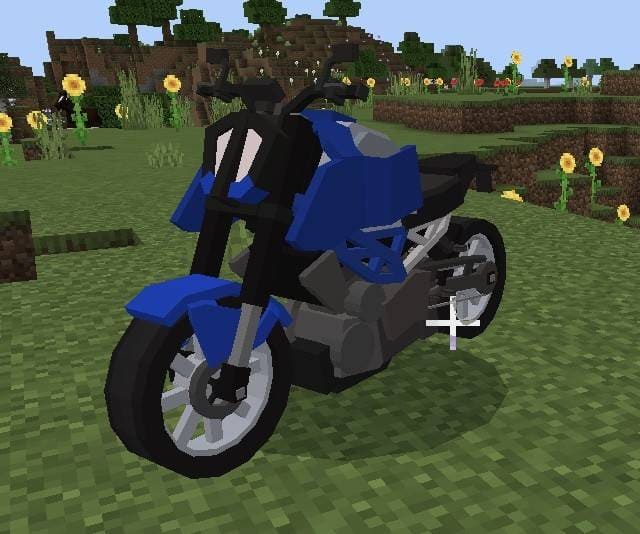 Вид на синий мотоцикл сбоку