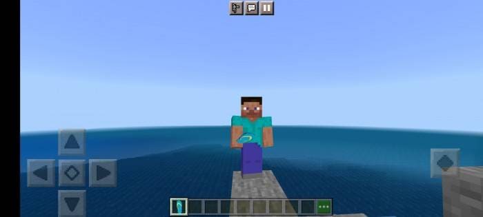 Игрок стоит с тапком у моря